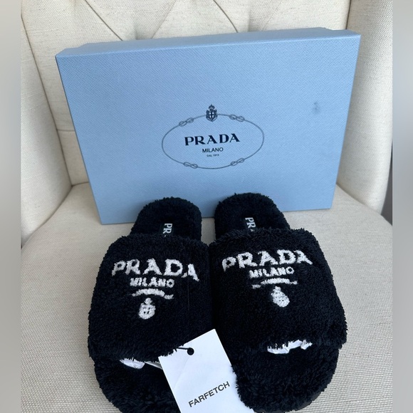 SOLD - BRAND NEW PRADA LOGO SLIPPERS SOLD OUT STYLE - Size 37 Black - Picture 2 of 8